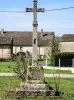 Hamlet of Chavannes - Old cross in the center of the village (© JE)