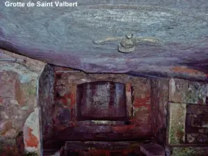 Saint-Valbert - Intérieur de la grotte de Saint-Valbert (© J.E)