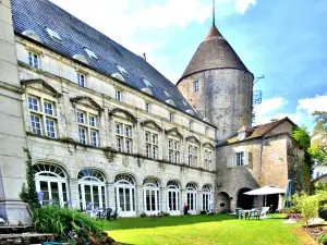 Noord-gevel van het kasteel van de Heren van Oiselet (© J. E)