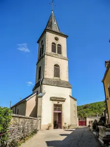 Porche et clocher de l'église Notre-Dame de Frénois (© J.E)