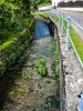 Le Durgeon stream, in the center of Genevrey (© JE)