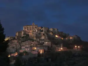 Gordes à noite