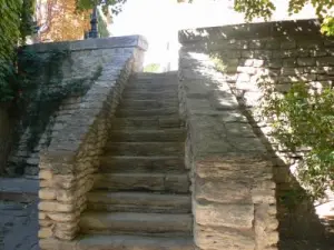 Escadas na aldeia de Gordes