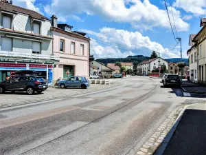 Rue De Lattre de Tassigny - Granges-sur-Vologne (© JE)