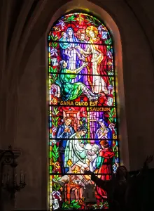 Glas-in-loodraam - Kerk van Granges-sur-Vologne (© JE)