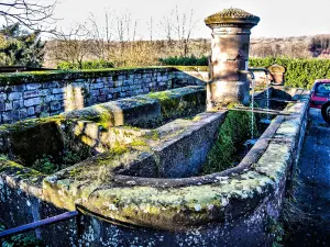 Fontaine-Waschen des Weilers Malval (© J. E)