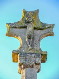 Détail de la face est de la croix Saint-Pierre (© J.E)