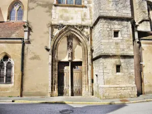 Gray 圣母大教堂南侧门户（©J.E)