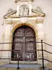 Door of the 17th century chapel, of the former Carmelite convent (© JE)