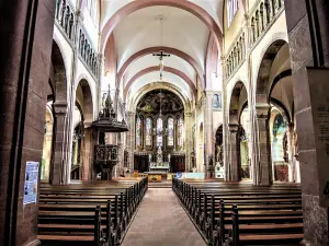 Nave de la iglesia de San Pantaleón (© J.E.)