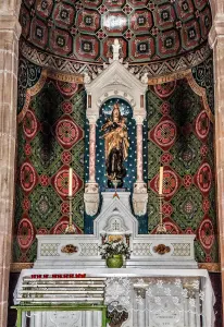 Altar de la Virgen en la iglesia (© J.E.)