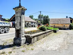 Old fountain-drinking trough (© JE)