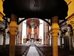 圣让 - 巴蒂斯特教堂的内部