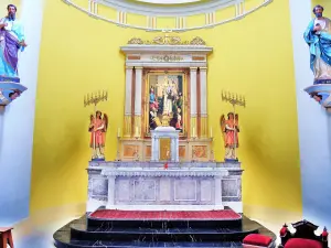 Altarpiece de la iglesia (© Jean Espirat)