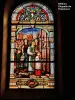 ティエルハースト礼拝堂のステンドグラスの窓（©Jean Espirat）