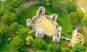 Vue aérienne du château de Ranrouët