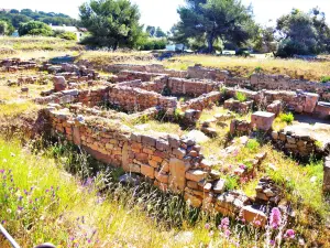 Olbia - Die Ruinen der römischen Geschäfte (© J. E)