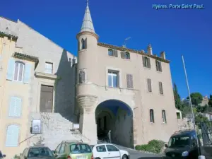 Porte Saint Paul, in die Top (© J. E)