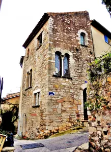 La maison romane (© J.E)