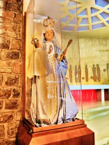 Statue der Jungfrau Maria, aus lackiertem Holz - Our Lady of Consolation (© J. E)