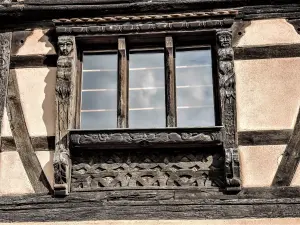 Kientzheim - Marco de ventana de madera tallada (© JE)
