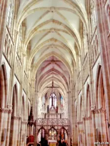 Nave of Notre-Dame de l'Epine (© JE)