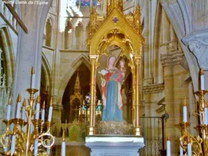 Statuette de Notre-Dame de l'Épine (© J.E)