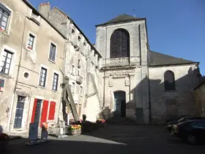 Cour Sainte-Croix