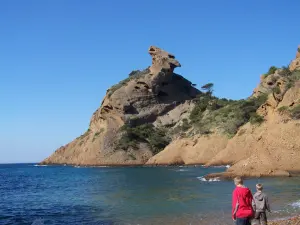 Calanque de Figuerolles et rocher du Capucin