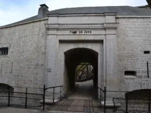 Château de Joux - Eingang zum Fort