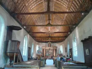 Dentro de la iglesia de San Martín La Croix-du-Perche