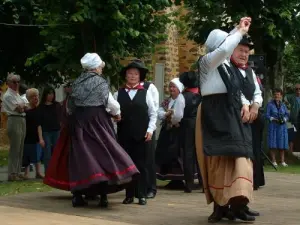 bailarines tropa cuadrados Percheron