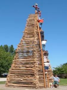 The Bonfire of the fire is built St Clair morning and burned on the evening of July 16