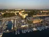 De haven en het Aquarium van La Rochelle gefotografeerd met een drone