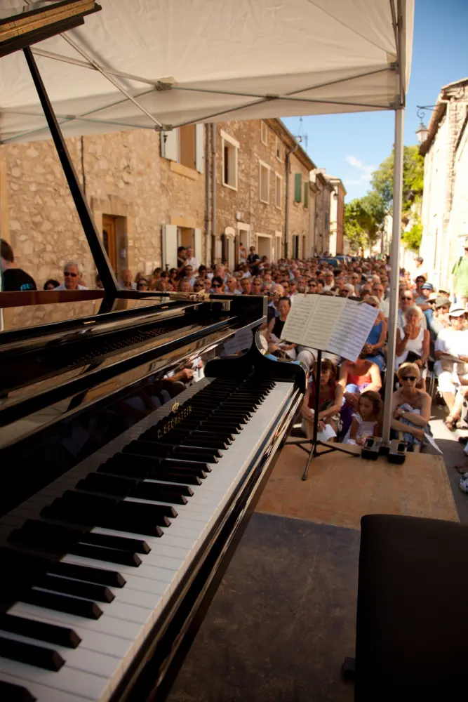 La Roque-d'Anthéron - Festival Pianistico Internazionale per le strade di La Roque-d'Anthéron ogni anno entro il 15. Agosto