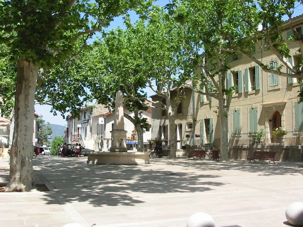 La Roque-d'Anthéron - Place de la République