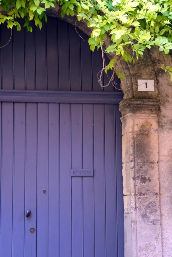 La Roque-d'Anthéron - Détail d'une porte