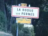 La Roque-sur-Pernes, a aldeia