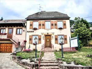 Town hall of La Vancelle (© JE)