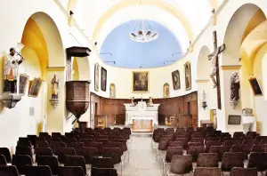 O interior da igreja de St. Joseph