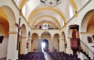 O interior da igreja de St. Joseph