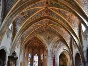 Interieur van de kerk Saint- Thyrs