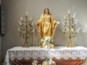 Altar de la Virgen, en la iglesia (© J.E)