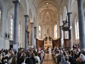 Interior da igreja Saint-Vaast
