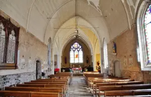 El interior de la iglesia de Saint - Théleau