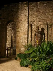 Nocturne dans les ruines de l'abbaye de Landévennec