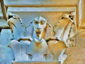 Sculpture cul-de-lamp, in the Saint-Mammès cathedral (© Jean Espirat)