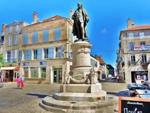 Statue of Diderot (© Jean Espirat)