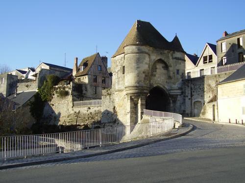 laon tourism holiday guide