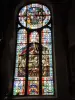 Stained glass window in the church choir (© JE)